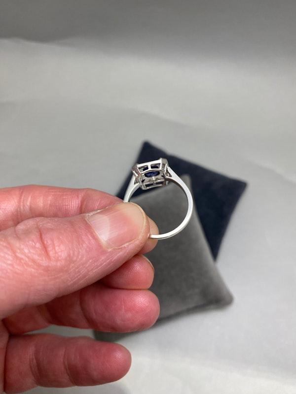 Sapphire Diamond Ring in 18ct White Gold date circa 1980, SHAPIRO & Co since1979 - image 3