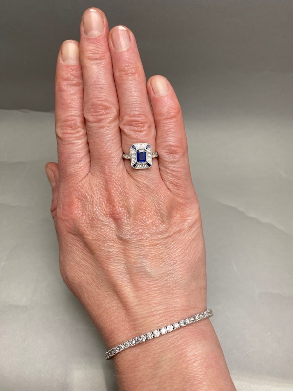 Sapphire Diamond Ring in 18ct White Gold date circa 1980, SHAPIRO & Co since1979 - image 4