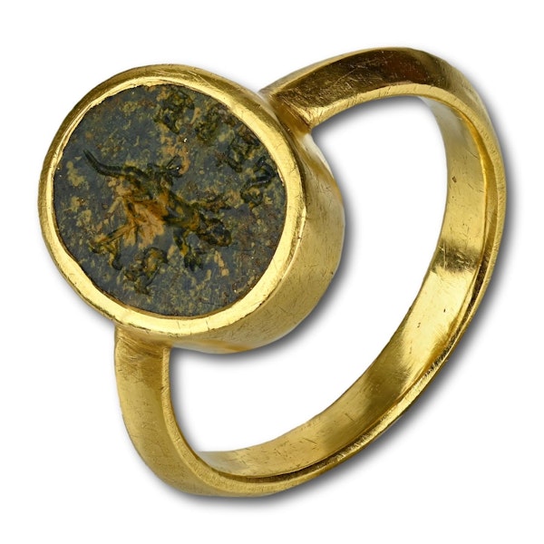 Gold ring with a magical jasper intaglio of a lizard. Roman, 2nd-3rd Century AD. - image 4