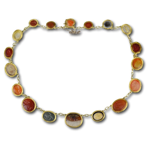 Classical revival necklace set with eighteen ancient hardstone intaglios set in high carat gold.  Roman, 2nd century BC - 2nd century AD. - image 2