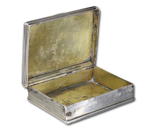 Silver box with an enamel plaque of a lady taking snuff. French, 18th century. - image 4