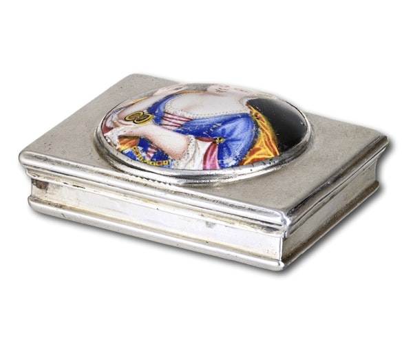 Silver box with an enamel plaque of a lady taking snuff. French, 18th century. - image 7