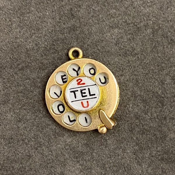 Charm in 9ct Gold telephone dial date vintage, Lilly's Attic since 2001 - image 4