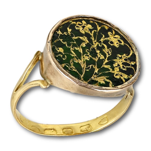 Gold ring set with a Thewa green glass plaque. English and Indian, 19th century. - image 9