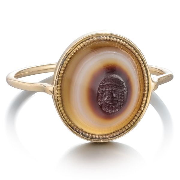 Georgian gold ring with an ancient banded agate intaglio of a Bacchic mask. - image 1