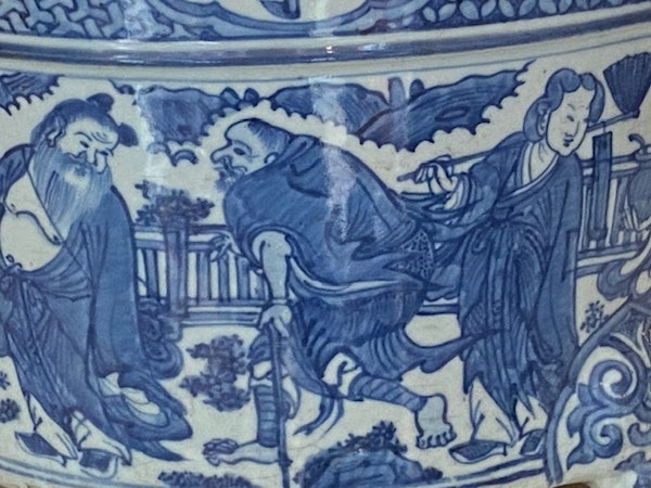 A LARGE IMPOSING CHINESE MING BLUE AND WHITE 'EIGHT IMMORTALS' TRIPOD CENSER - image 4