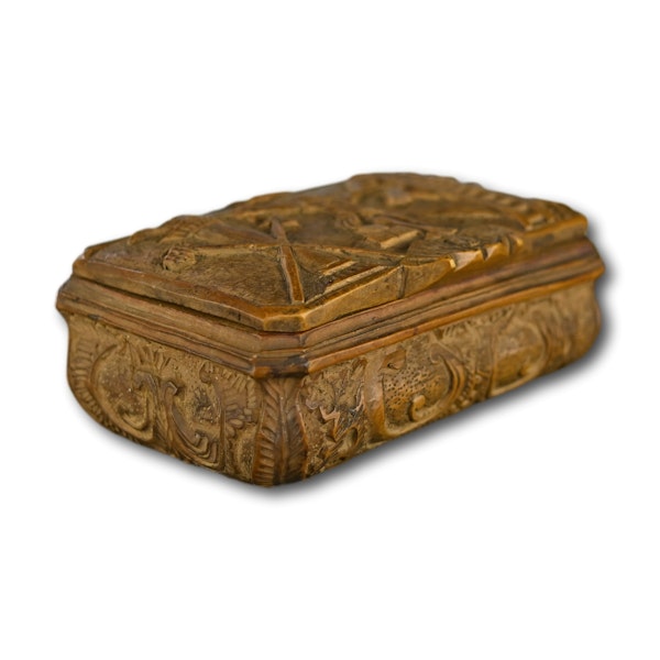 Boxwood snuff box carved with the crucifixion. German, 18th century. - image 6
