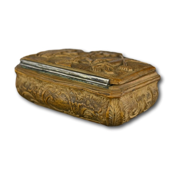 Boxwood snuff box carved with the crucifixion. German, 18th century. - image 7