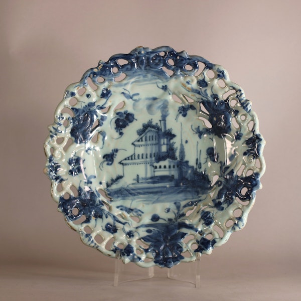 A Savona pierced footed dish, early 18th century - image 1