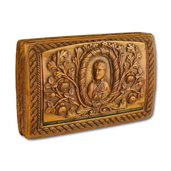 Boxwood snuff box carved in relief with foliage.  Italian, early 19th century. - image 4