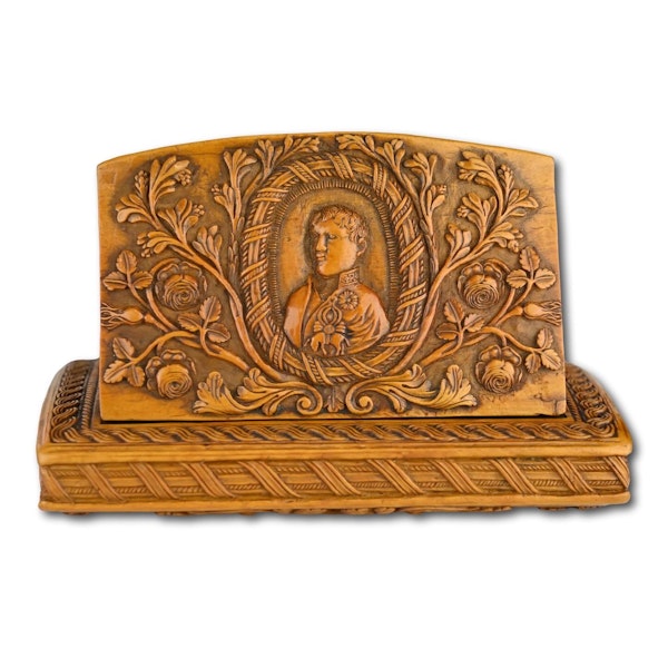 Boxwood snuff box carved in relief with foliage.  Italian, early 19th century. - image 5