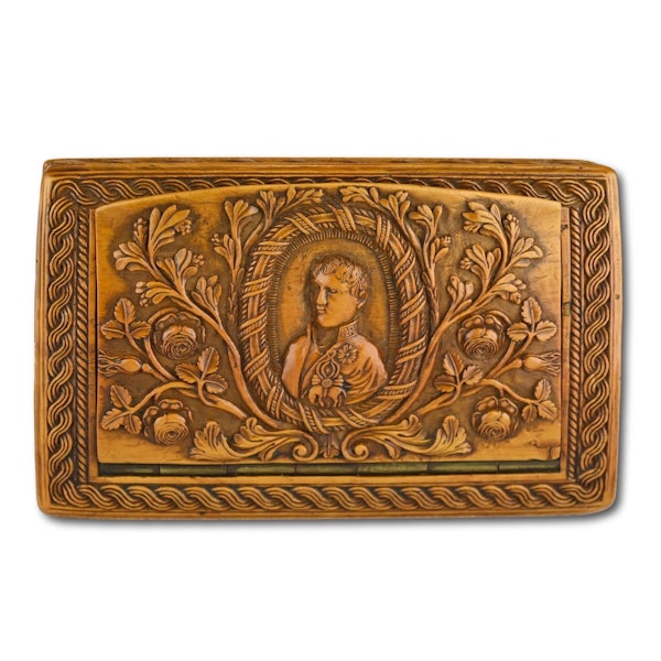 Boxwood snuff box carved in relief with foliage.  Italian, early 19th century. - image 1