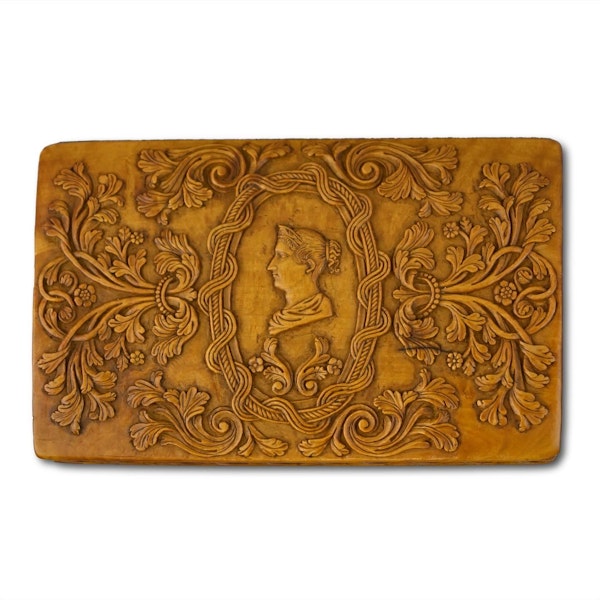Boxwood snuff box carved in relief with foliage.  Italian, early 19th century. - image 2