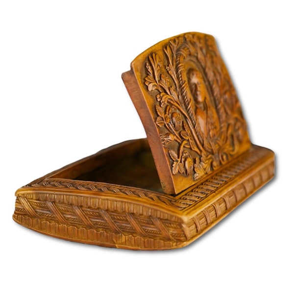 Boxwood snuff box carved in relief with foliage.  Italian, early 19th century. - image 6