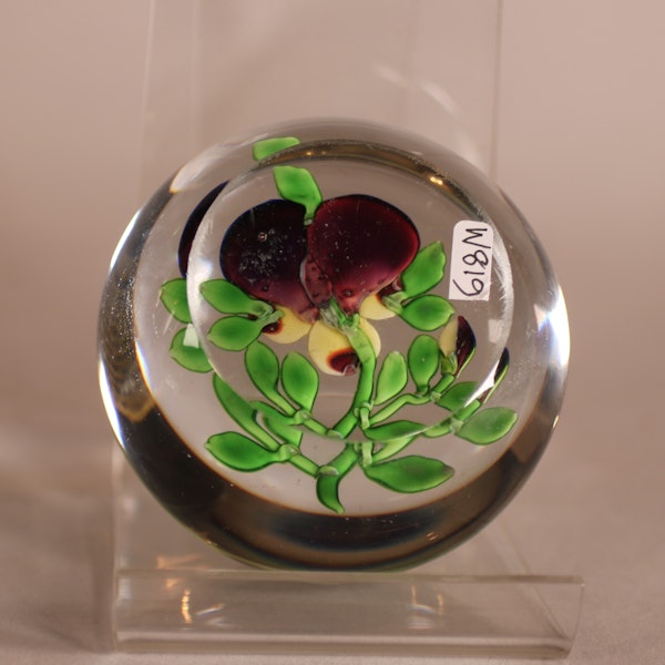 Baccarat pansy paperweight, 19th century - image 2