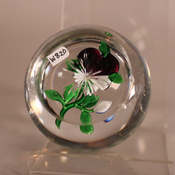 Baccarat pansy paperweight, 19th century - image 2