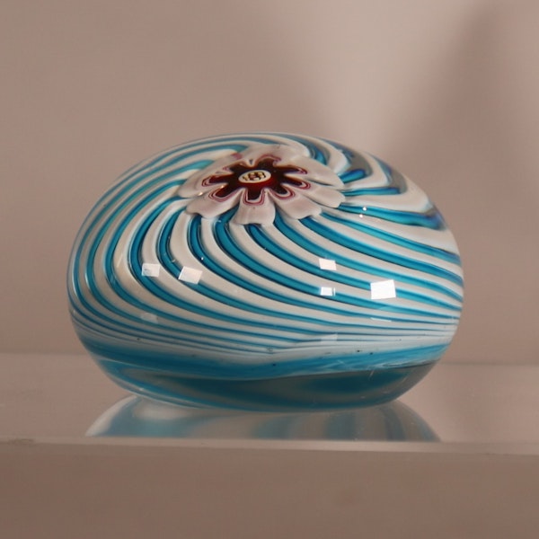 A Clichy swirl glass paperweight, c.1850 - image 3