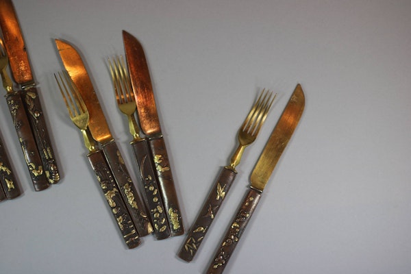 Set of six Japanese gilt-steel knives and forks with kozuka handles, circa 1880 - image 4