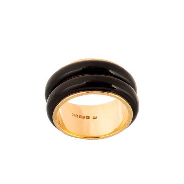 An Onyx Gold Ring - image 4