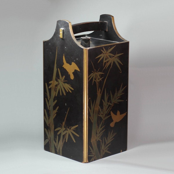 Japanese lacquer portable water bottle with handle, 19th century - image 1
