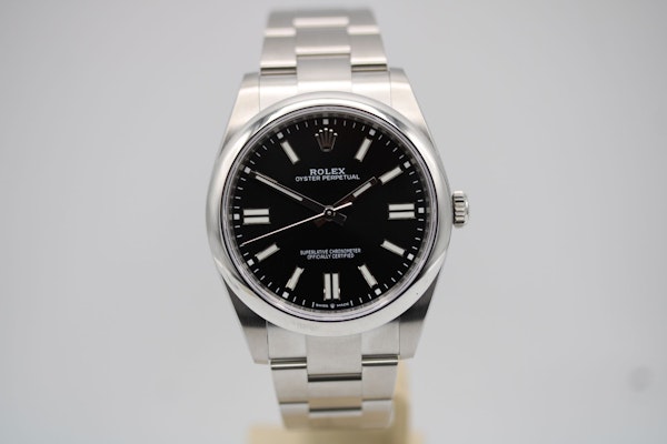 Rolex Oyster Perpetual 41 124300 - image 2