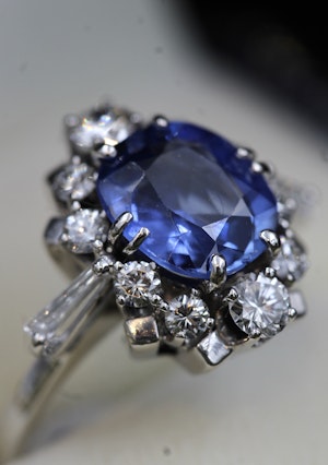 Downstairs at Grays: A very fine 14 ct. White Gold 3.02 Carat Ceylon Sapphire and Diamond Cluster Ring. London Assayed, Marked B&S, Circa 1974