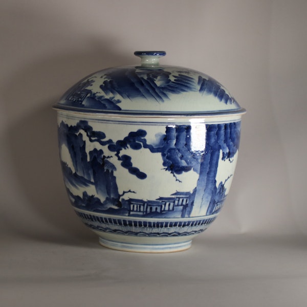 Rare Japanese Arita blue and white tureen and cover, Edo period, circa 1680 - image 3