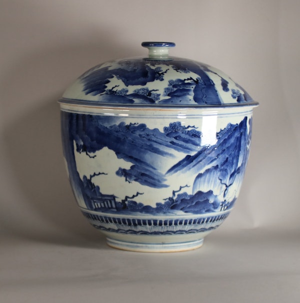 Rare Japanese Arita blue and white tureen and cover, Edo period, circa 1680 - image 5