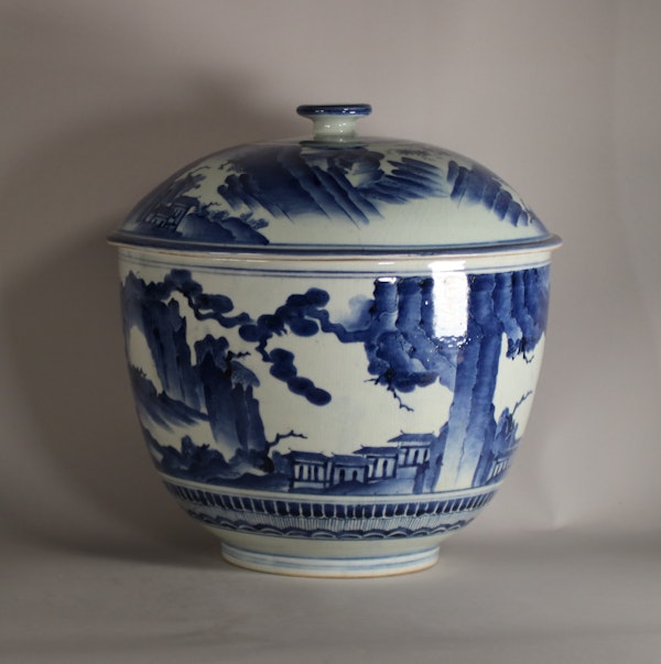 Rare Japanese Arita blue and white tureen and cover, Edo period, circa 1680 - image 4