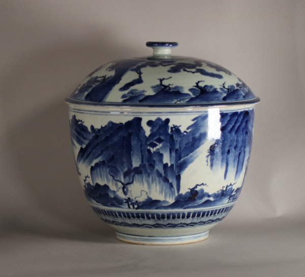 Rare Japanese Arita blue and white tureen and cover, Edo period, circa 1680 - image 6