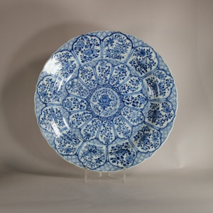 Chinese blue and white charger, Kangxi (1662-1722)