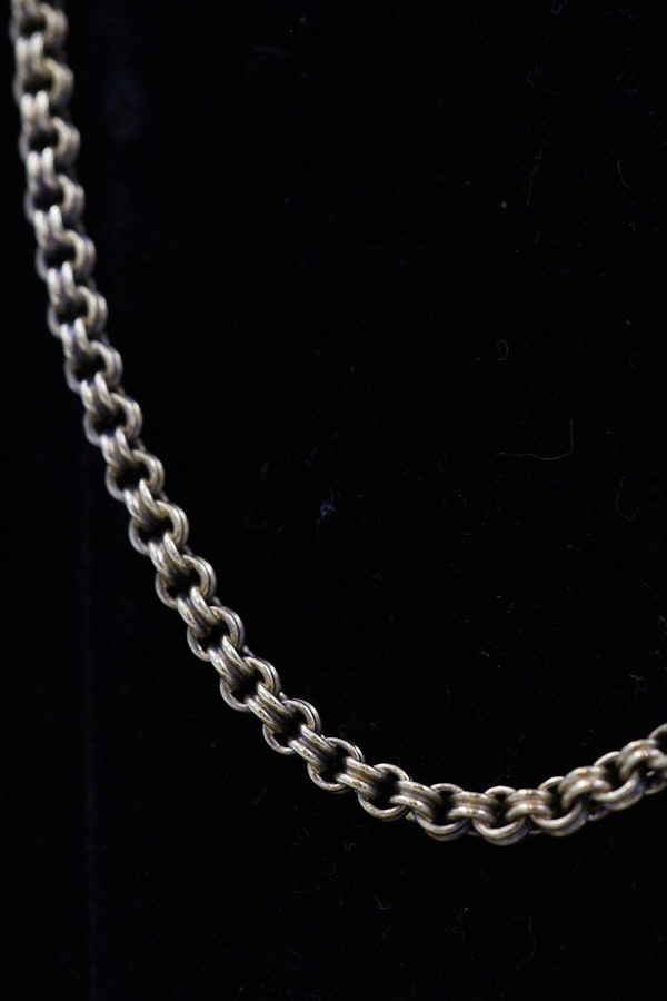 A very fine 15 carat (tested) Yellow Gold, double linked Chain, with original barrel clasp. English. Circa 1890 - image 3