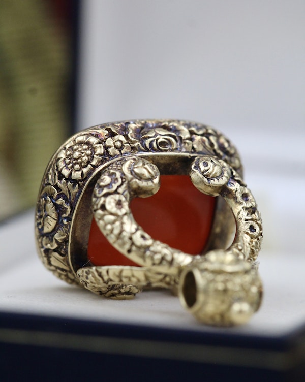 A very fine High Carat Yellow Gold (tested) seal set with a Carnelian Intaglio. English C1830 - image 3