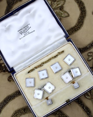A fine 18 carat Yellow Goild and Platinum (marked) Pearl and Mother of Pearl Dress Set in Original Box
