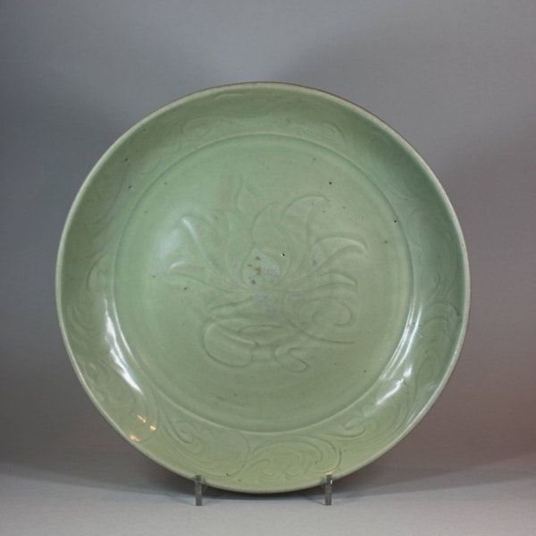 Chinese Longquan celadon dish, Ming dynasty (1368-1626) - image 1