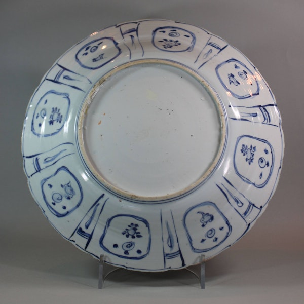 Chinese blue and white kraak dish with lobed rim, Transitional Period (1620-1683), c.1630 - image 2