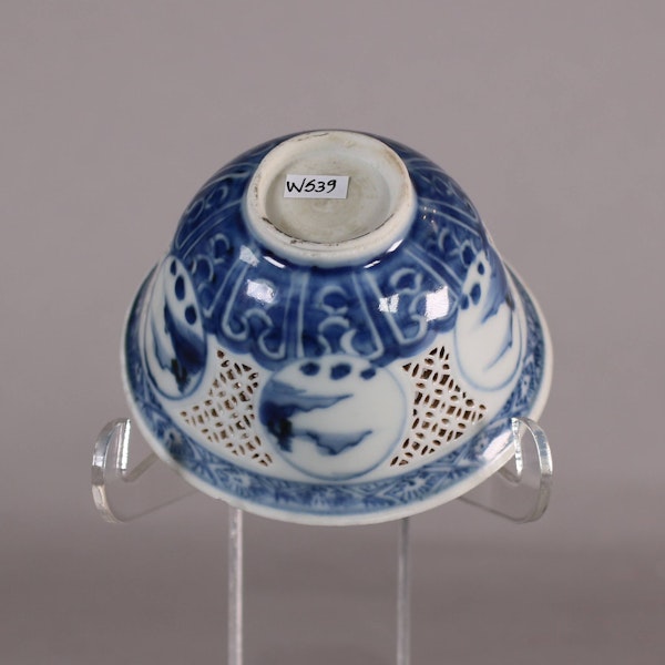 Chinese small blue and white reticulated bowl from the Hatcher collection, Chongzhen (1627-1644), c.1643 - image 2