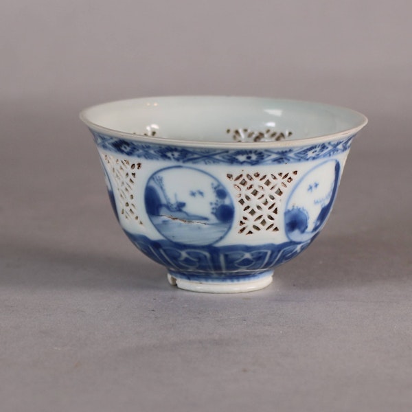Chinese small blue and white reticulated bowl from the Hatcher collection, Chongzhen (1627-1644) c.1643 - image 1
