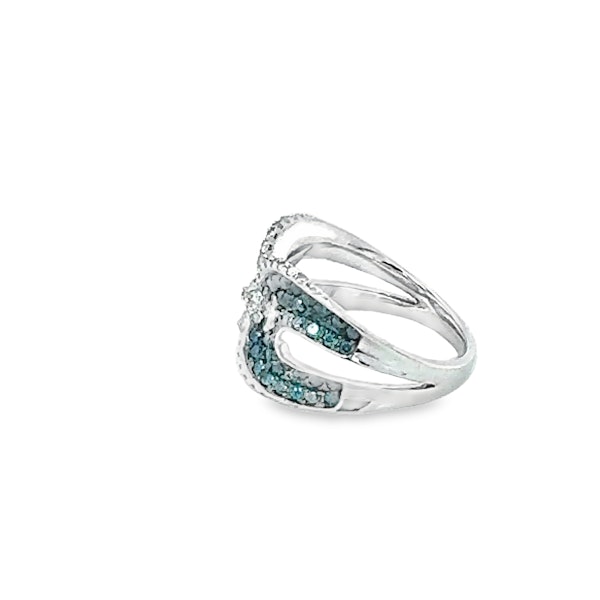 Blue & White diamond ring - image 3