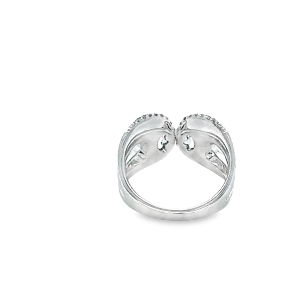 Blue & White diamond ring - image 4