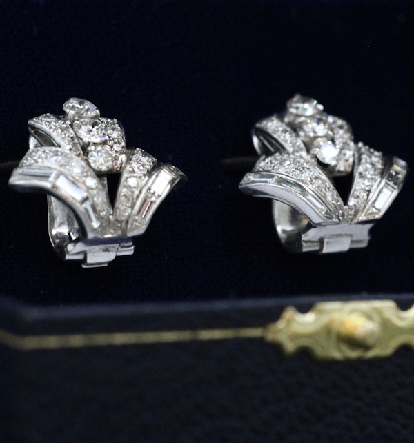 A fine pair of Platinum & 18ct White Gold (tested) Art Deco 2.40 Carat, Diamond Clip Earrings. Circa 1935 - image 2