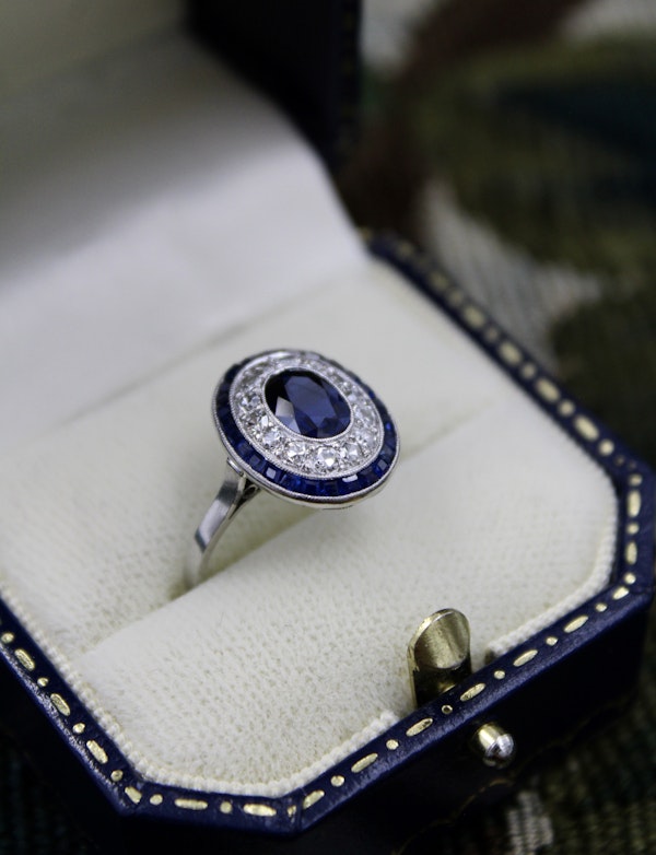 A very fine Platinum, Diamond & Sapphire Oval Target Ring, centrally Rub-over set with an Unheated Burma Sapphire. French. Circa 1930. - image 1