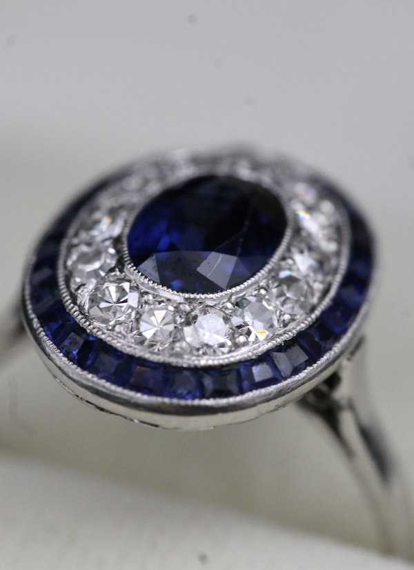 A very fine Platinum, Diamond & Sapphire Oval Target Ring, centrally Rub-over set with an Unheated Burma Sapphire. French. Circa 1930. - image 2
