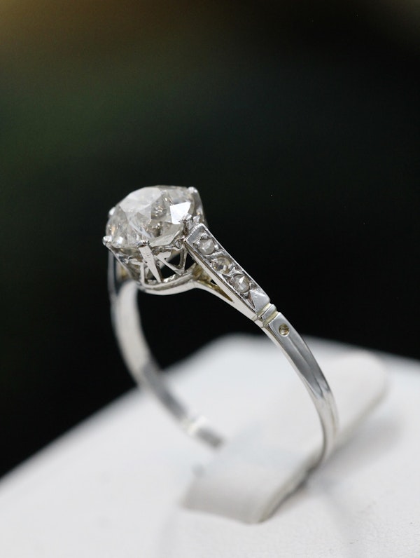 A very fine Platinum & 18 Carat Gold (tested), Old Cut Diamond Solitaire Ring, with Diamond Set Shoulders. Circa 1930. - image 3