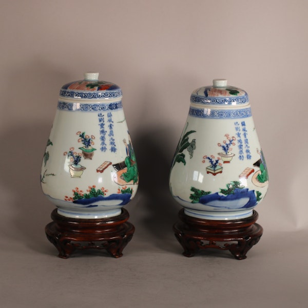 Pair of extremely rare Chinese wucai ovoid jars and covers, Shunzhi (1644-1661) - image 6