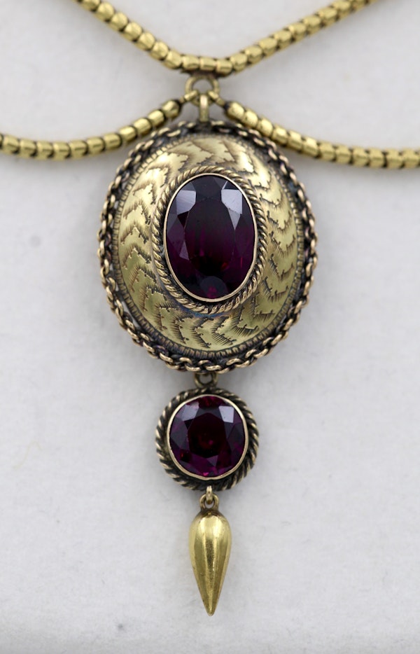 A very fine 15 carat (tested) Almandine Garnet Triple Pendant Necklace. Circa 25 February 1860 - image 4