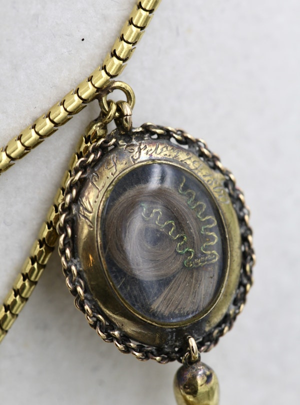 A very fine 15 carat (tested) Almandine Garnet Triple Pendant Necklace. Circa 25 February 1860 - image 7