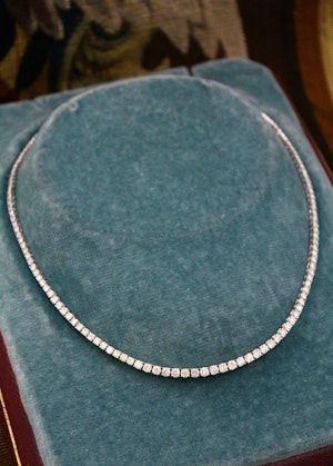 Downstairs at Grays: A fine 18 carat White Gold (stamped),  8.00 Carat Diamond "Riviere" Necklace. Pre-owned