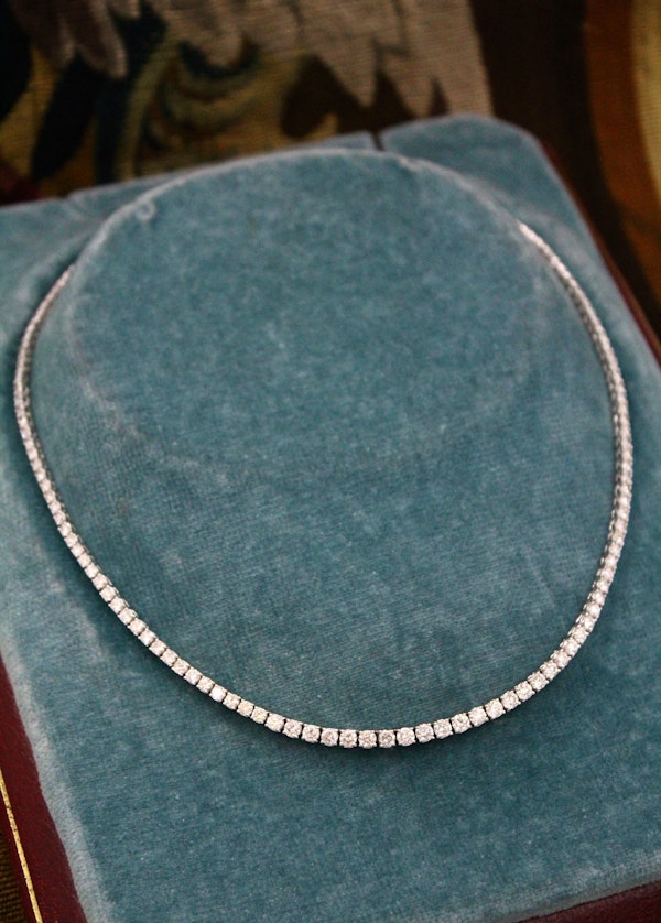 A fine 18 carat White Gold (stamped),  8.00 Carat Diamond "Riviere" Necklace. Pre-owned - image 1