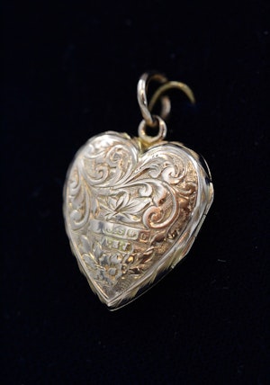 A fine heart shaped 15 carat (Hallmarked), Yellow Gold Heart Shaped Locket.
